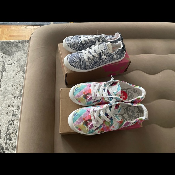 Roxy Summer shoes, size 10 women. Never worn, Brand new. - Picture 2 of 2